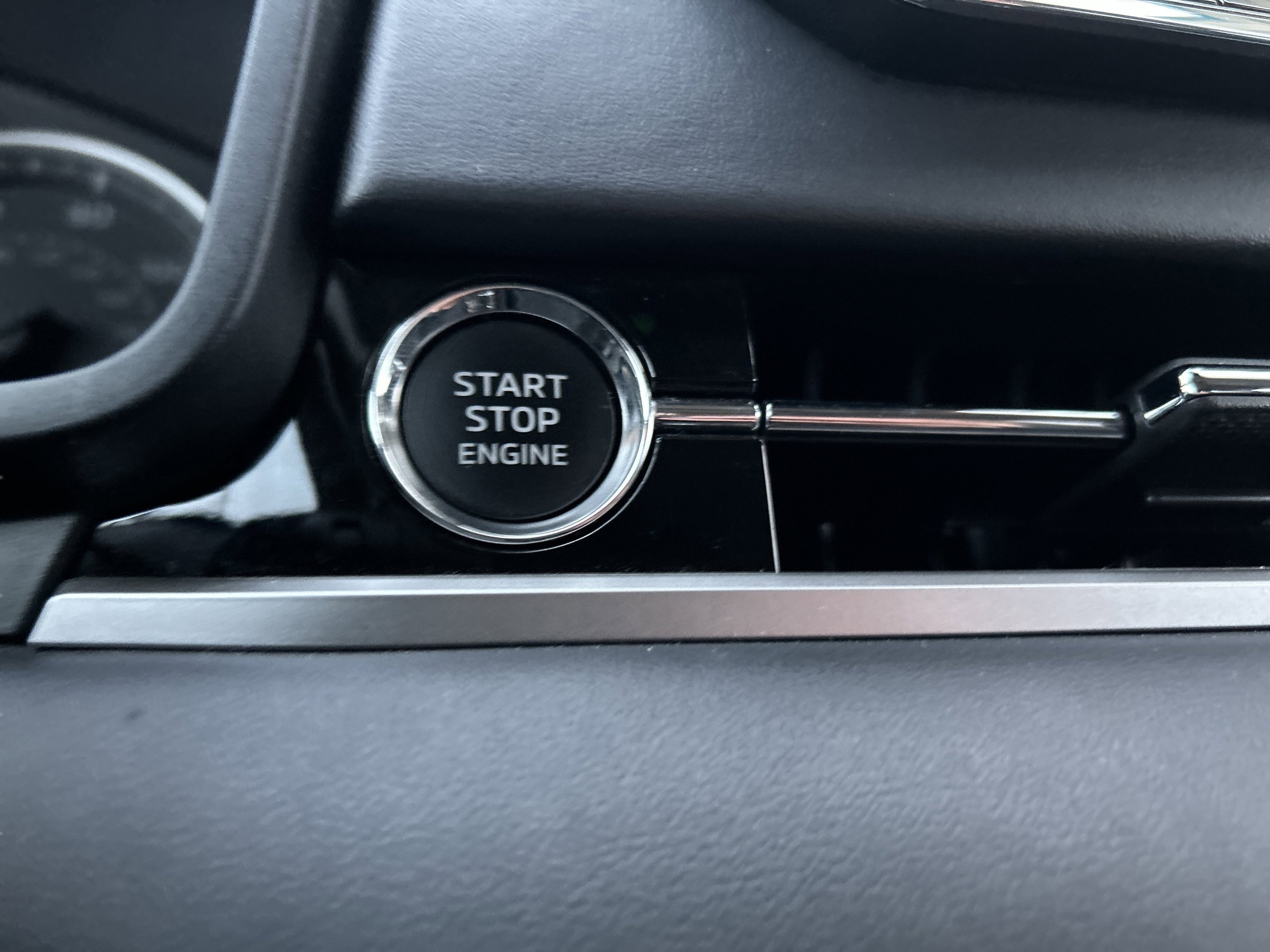 Used 2024 Mitsubishi Outlander SE image 34