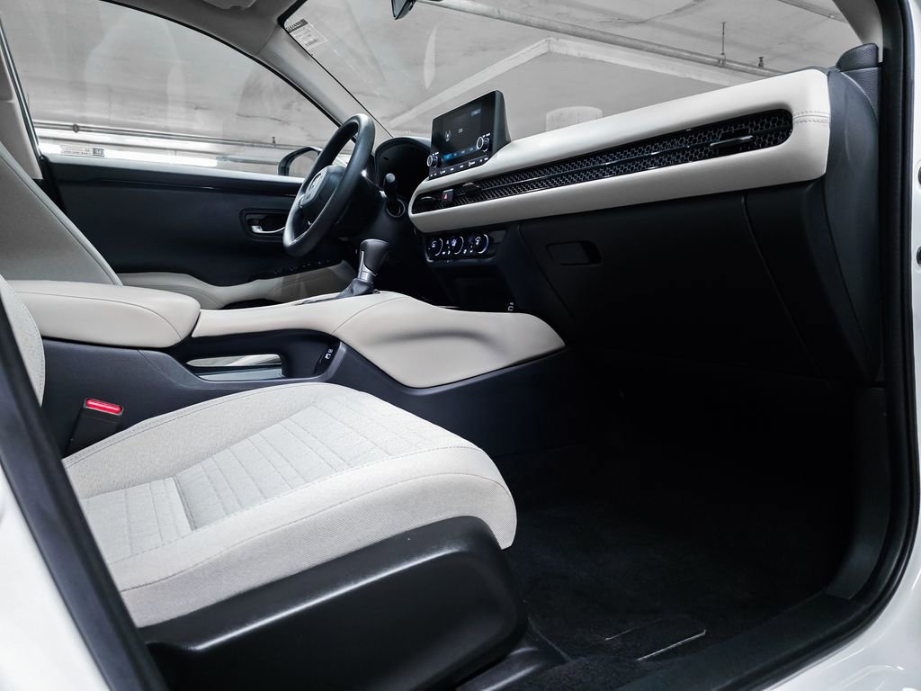 Used 2023 Honda HR-V LX image 36