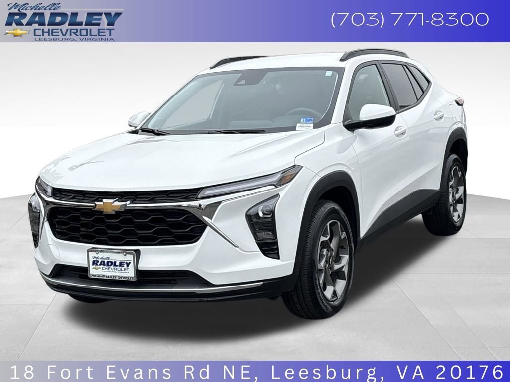 Used 2025 Chevrolet Trax LT image 1