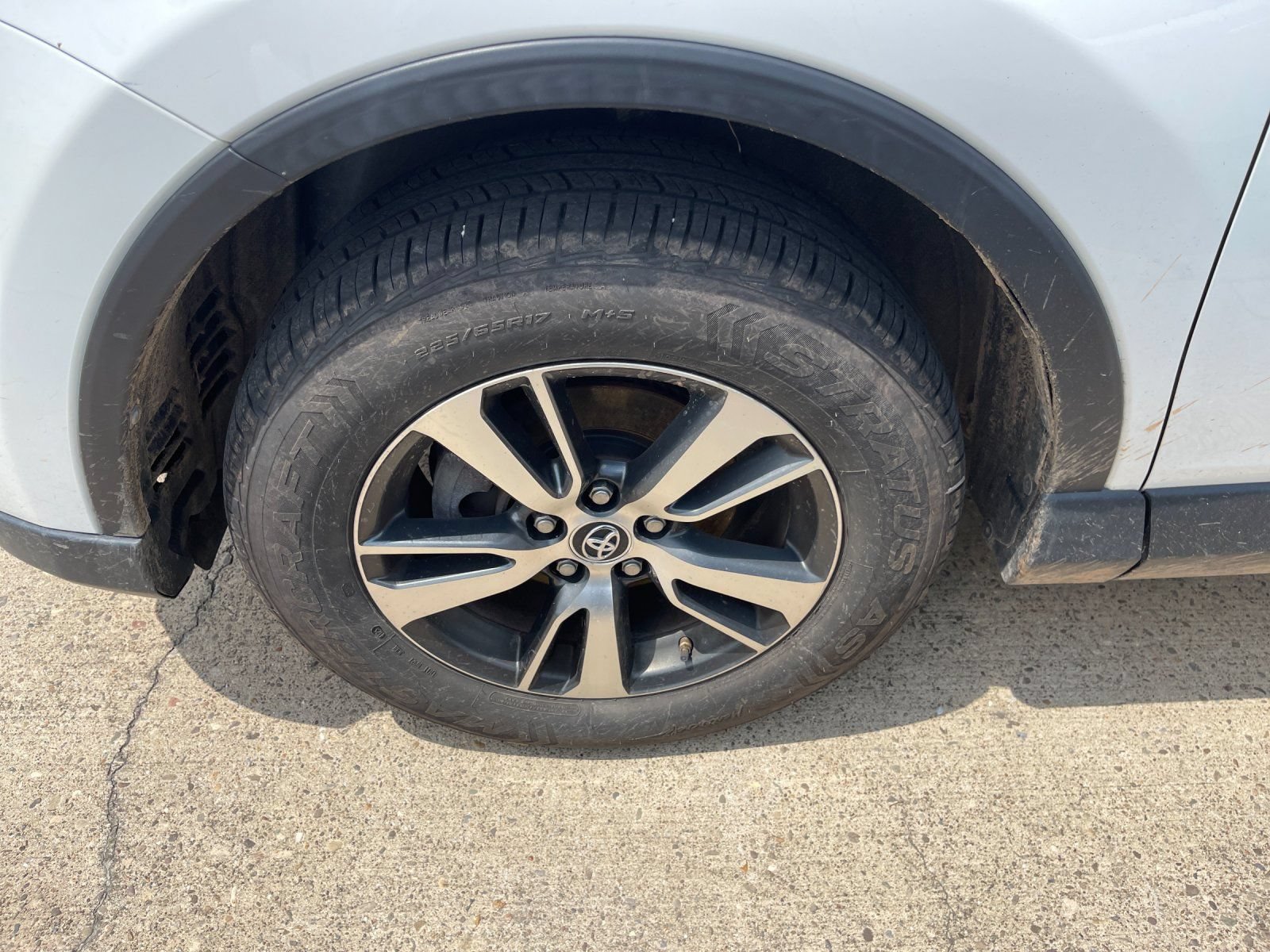 Used 2018 Toyota RAV4 XLE w/ Plus Extra Value Package AWD/4WD image 8