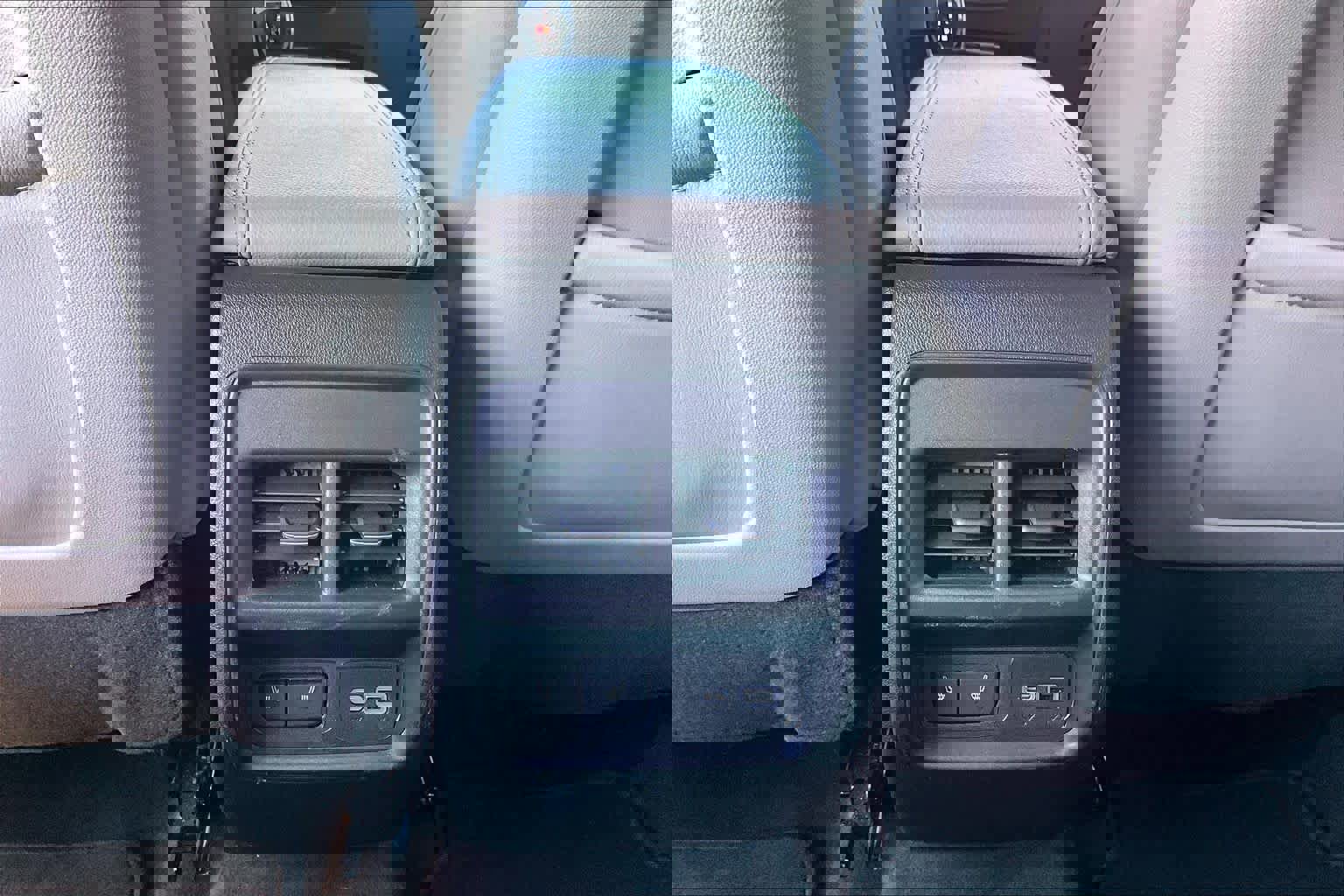 Used 2023 Cadillac XT4 Luxury w/ Cold Weather Package image 34