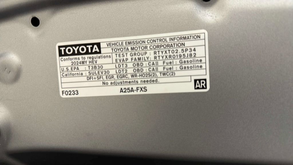 Used 2024 Toyota Sienna LE FWD image 40