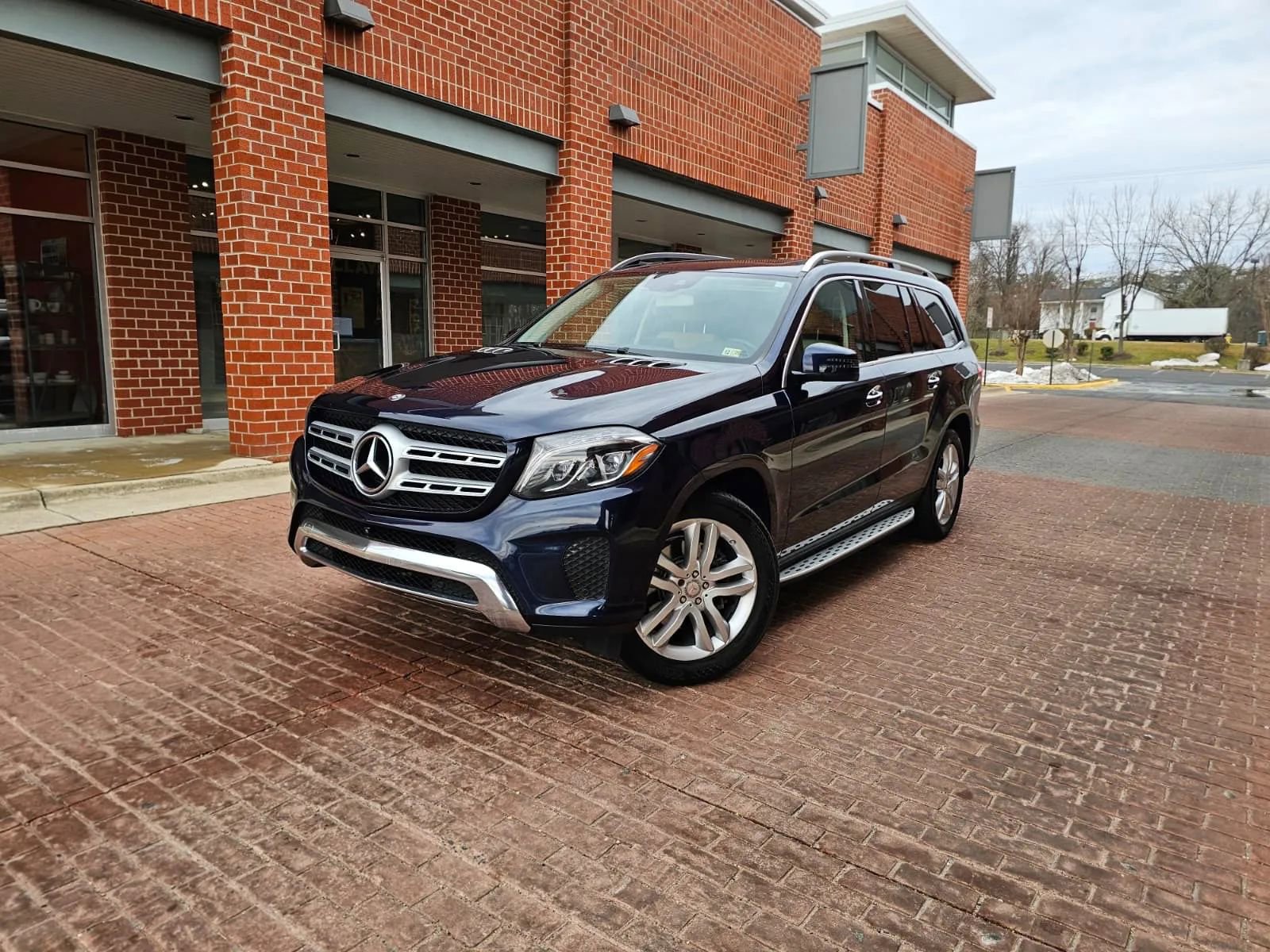Used 2017 Mercedes-Benz GLS 450 4MATIC image 3