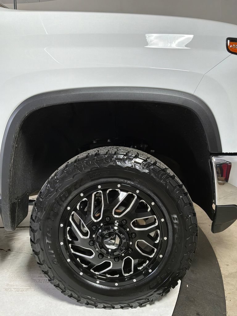 Used 2025 Chevrolet Silverado 3500 LTZ w/ LTZ Plus Package AWD/4WD image 8