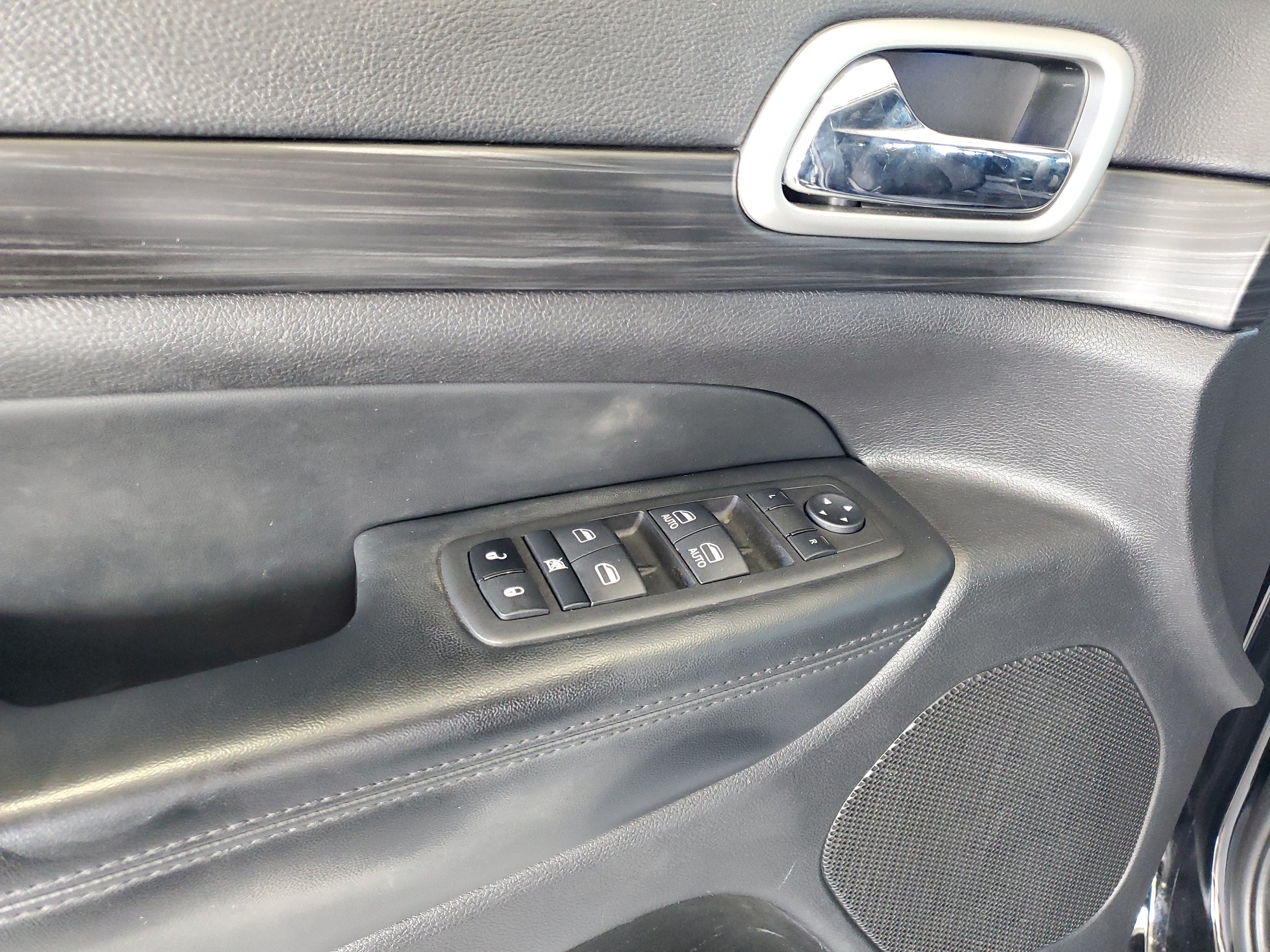 Certified 2022 Jeep Grand Cherokee Laredo E AWD/4WD image 16