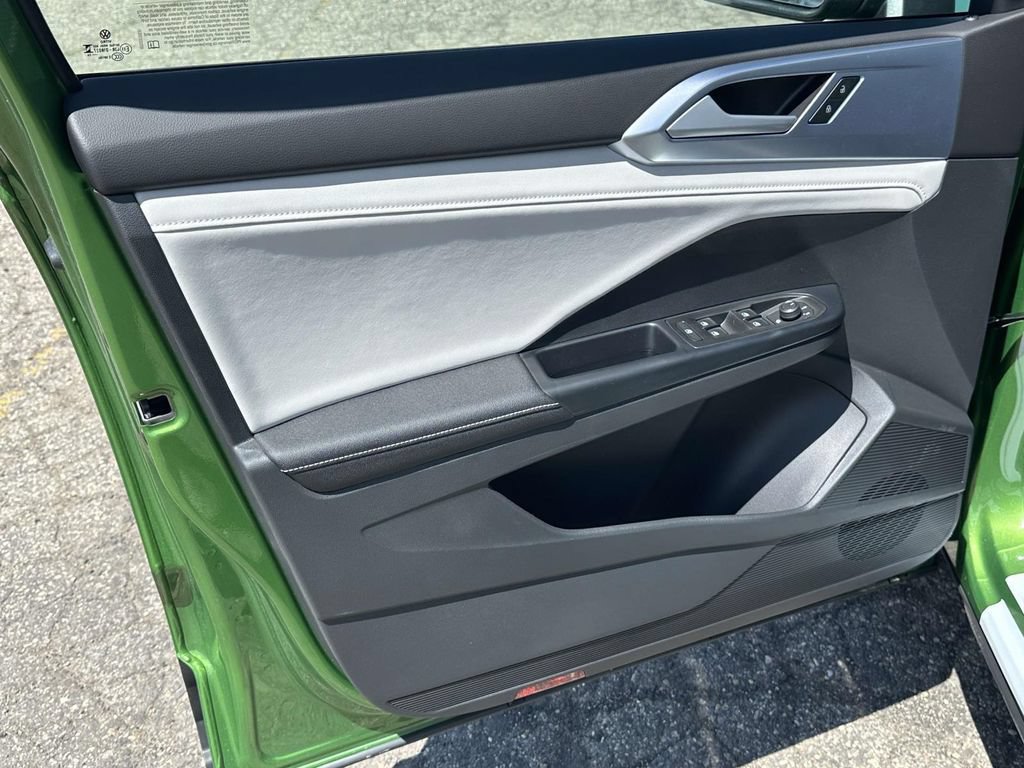 New 2026 Volkswagen Taos SE FWD image 11