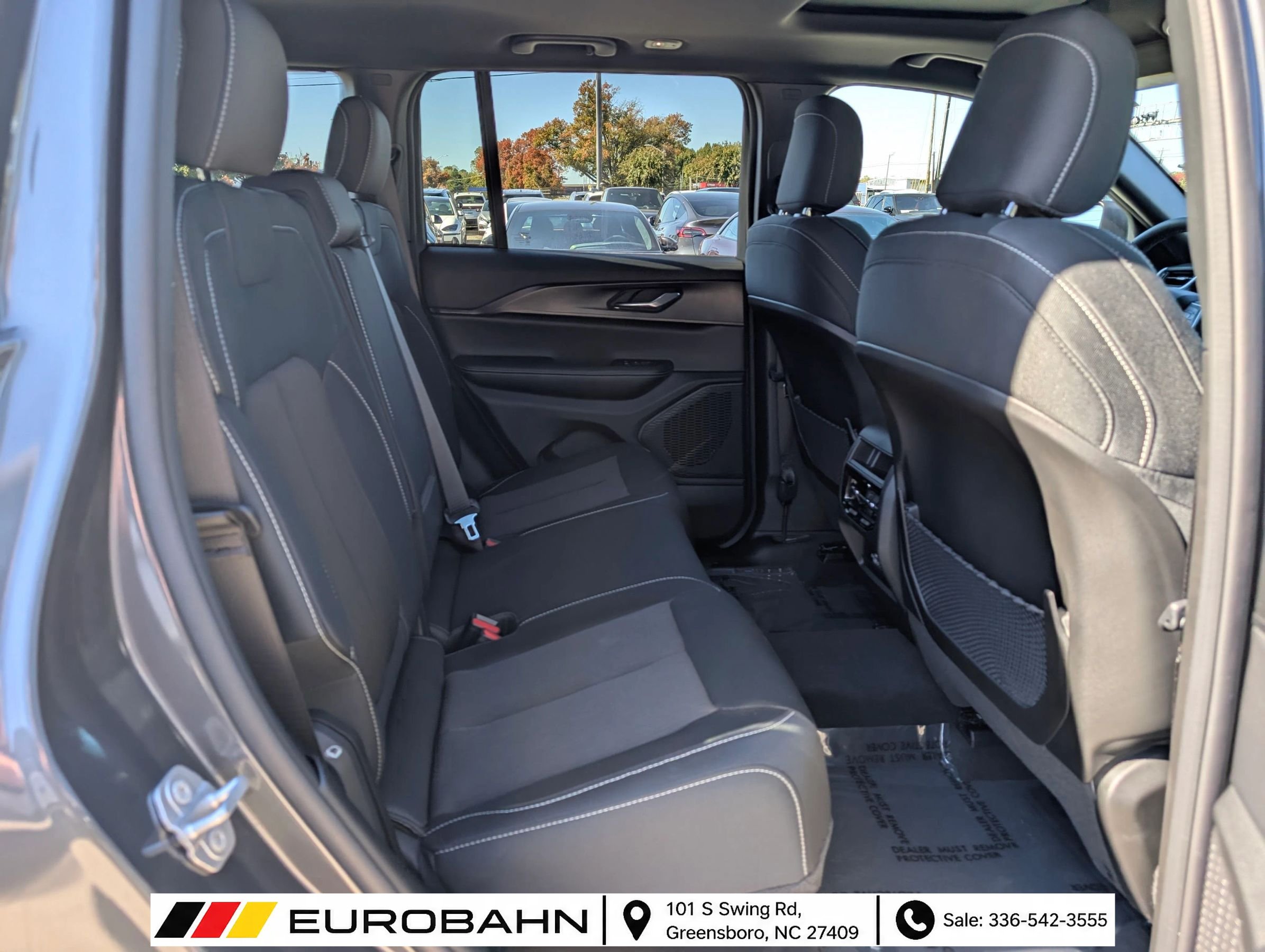 Used 2025 Jeep Grand Cherokee Laredo X AWD/4WD image 13
