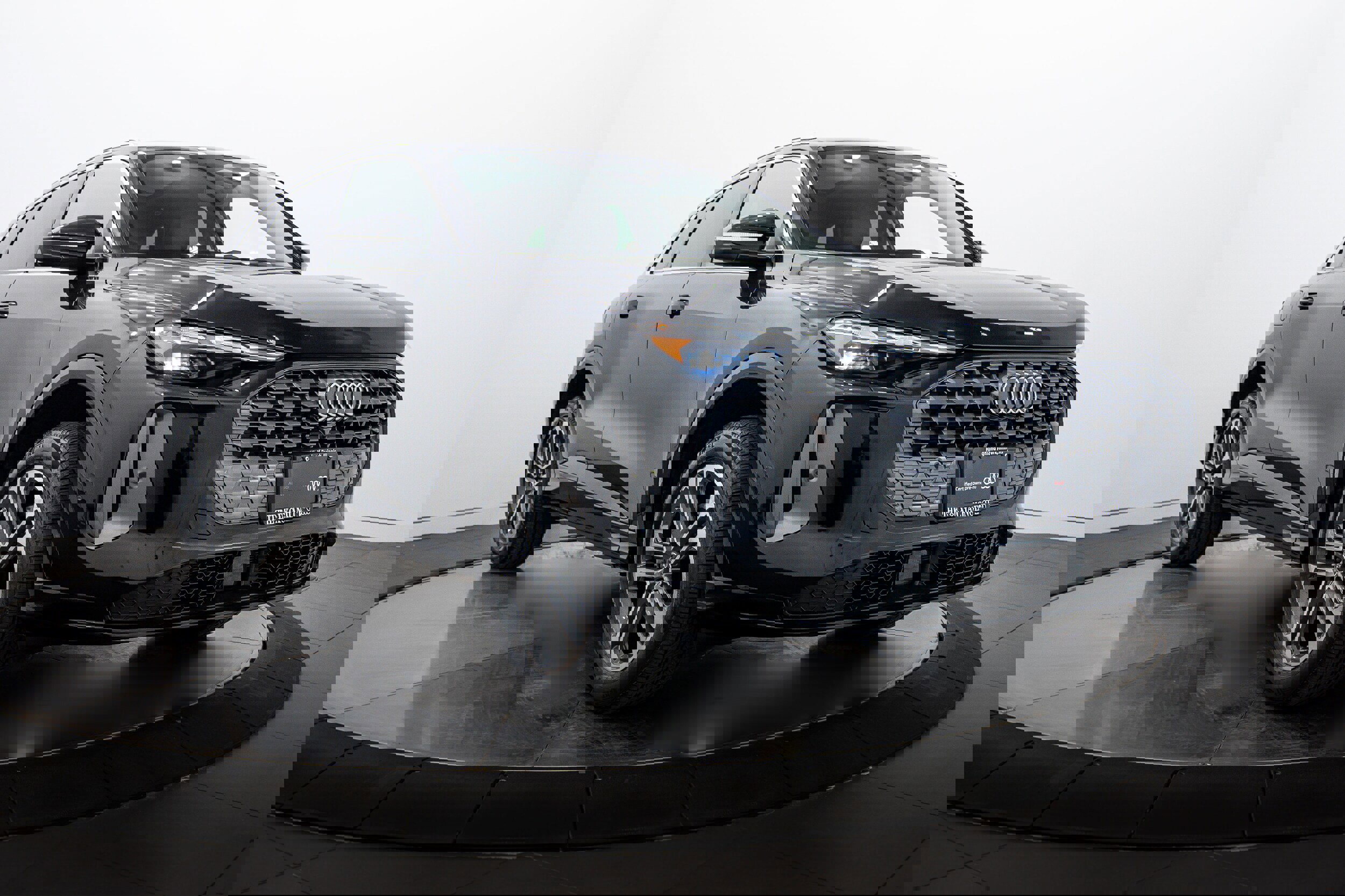 Certified 2025 Audi Q5 Premium w/ Convenience Package image 2