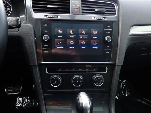 Used 2018 Volkswagen Golf SE image 17