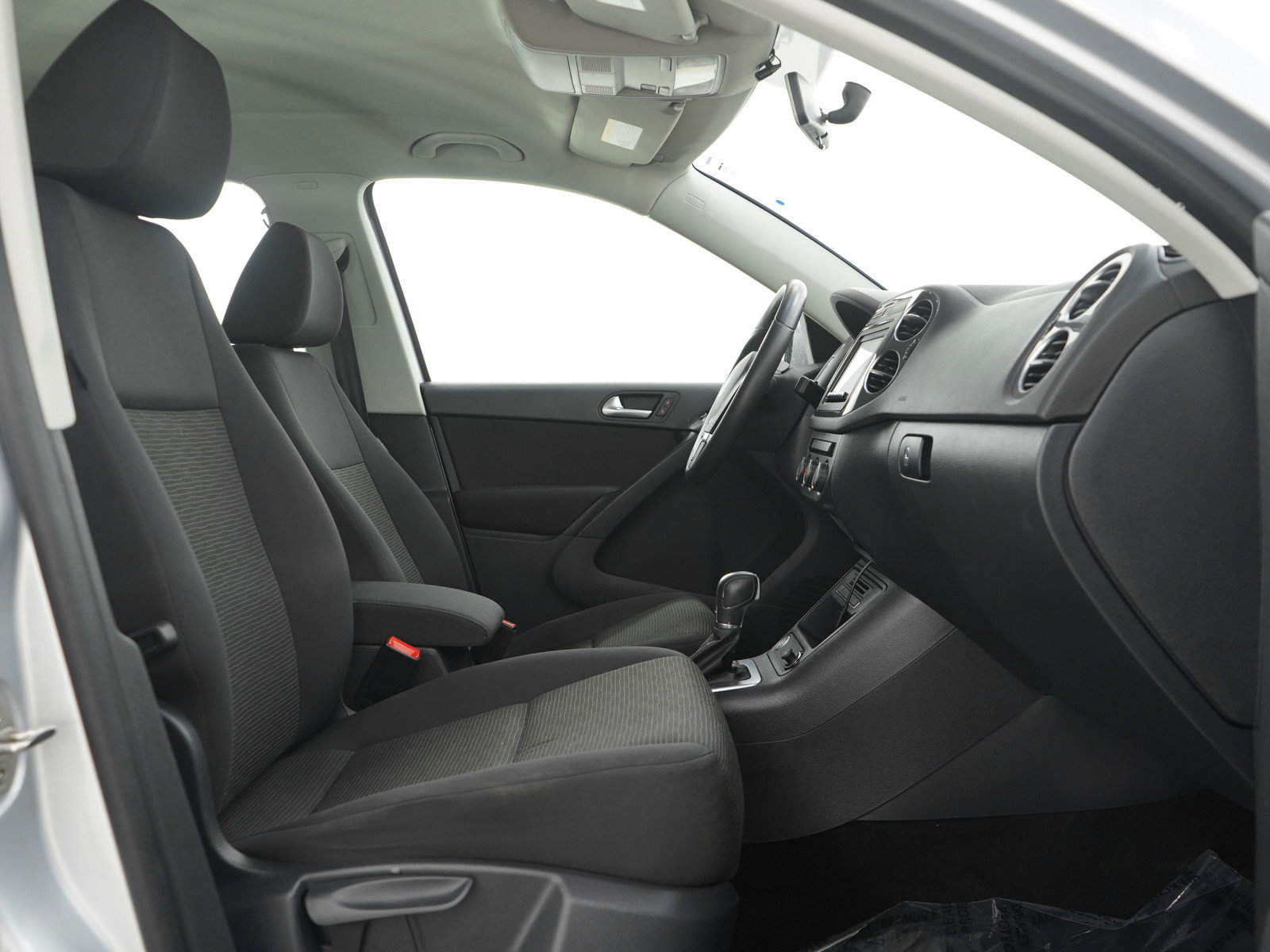 Used 2017 Volkswagen Tiguan S image 12