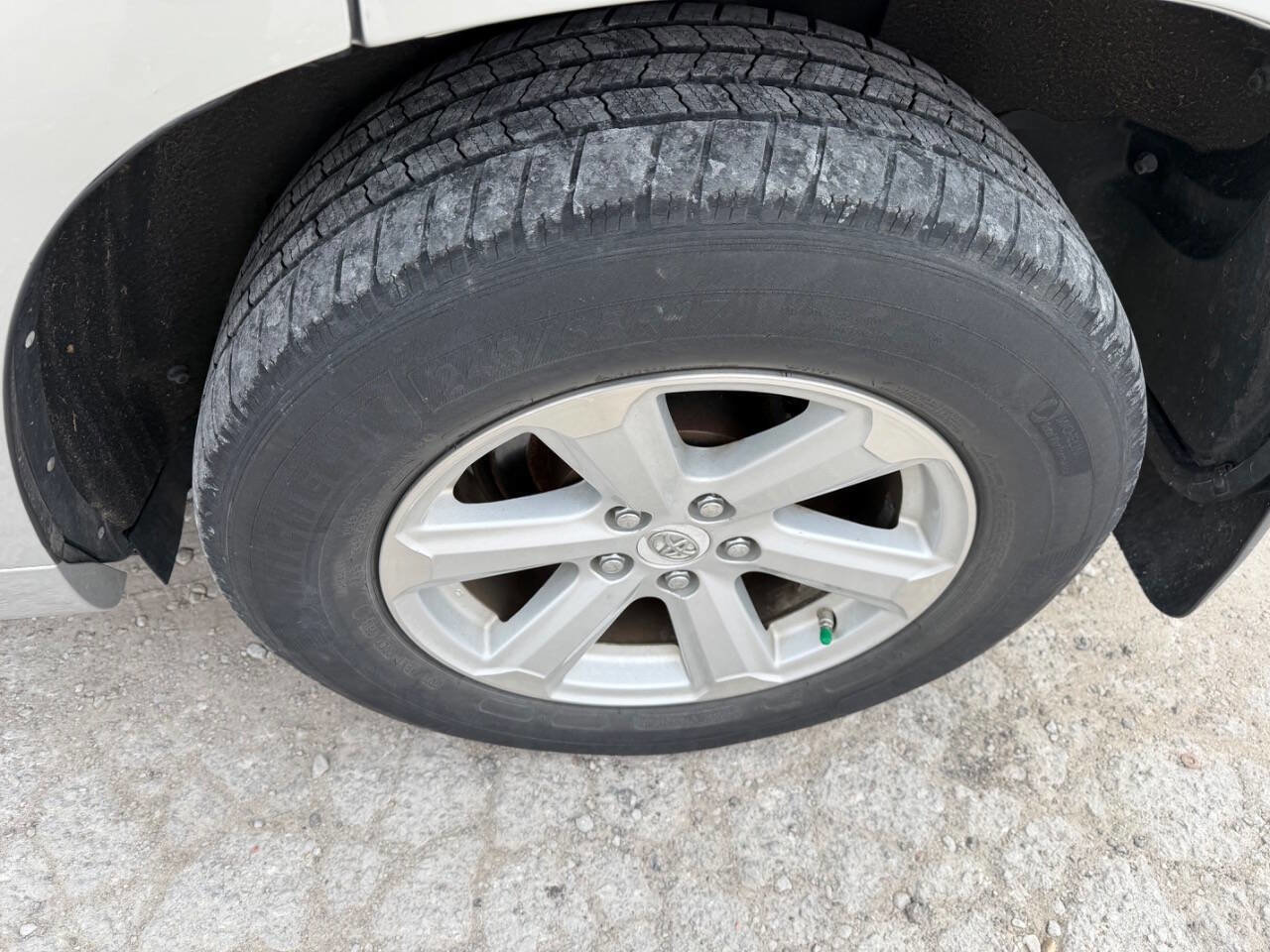 Used 2010 Toyota Highlander SE image 10