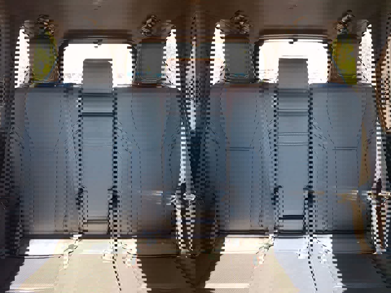 Used 2025 Lexus LX 600 4WD w/ Accessory Package (2T) image 13