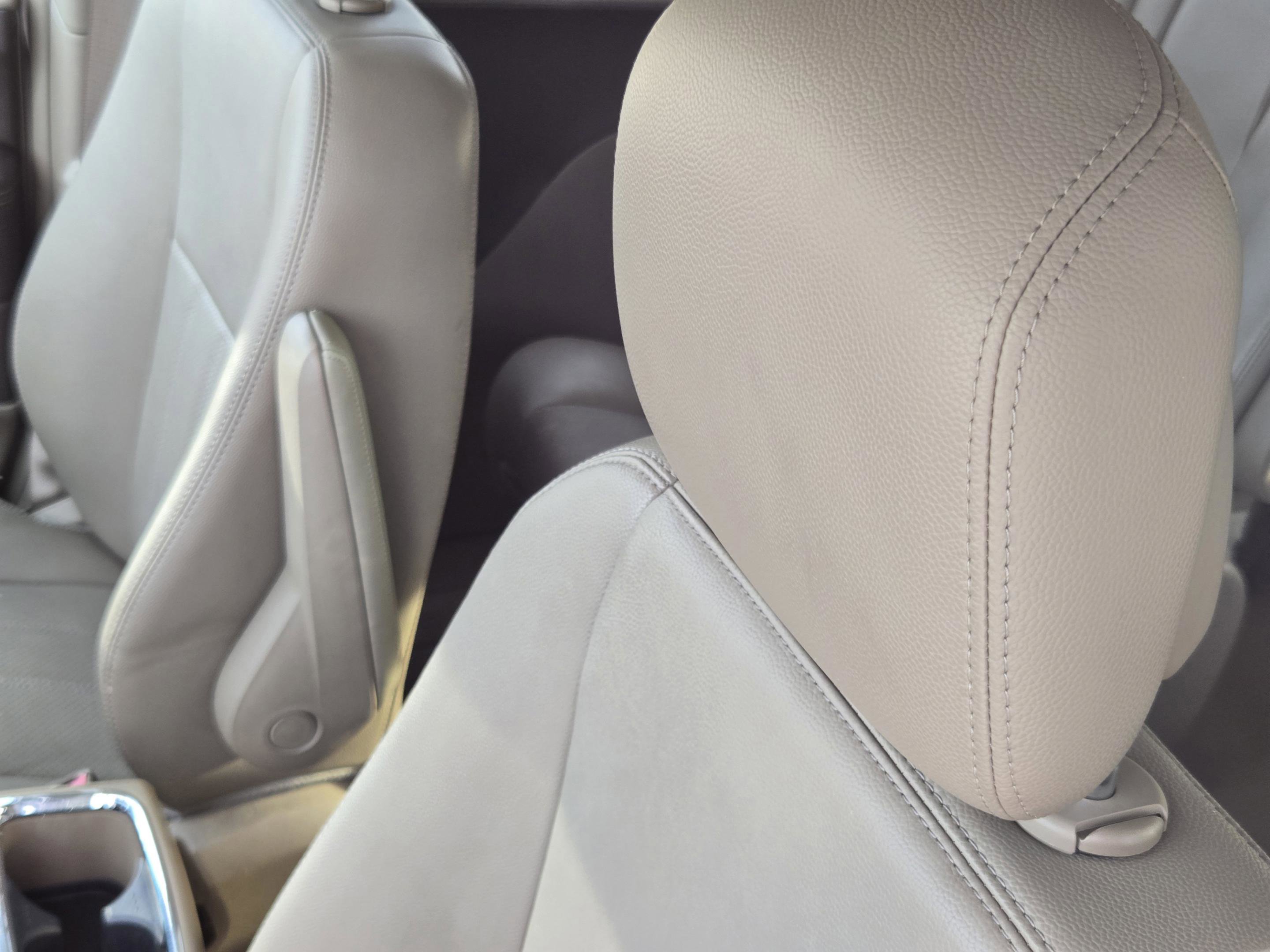 Used 2013 Chrysler Town & Country Touring-L w/ Driver Convenience Group FWD image 11