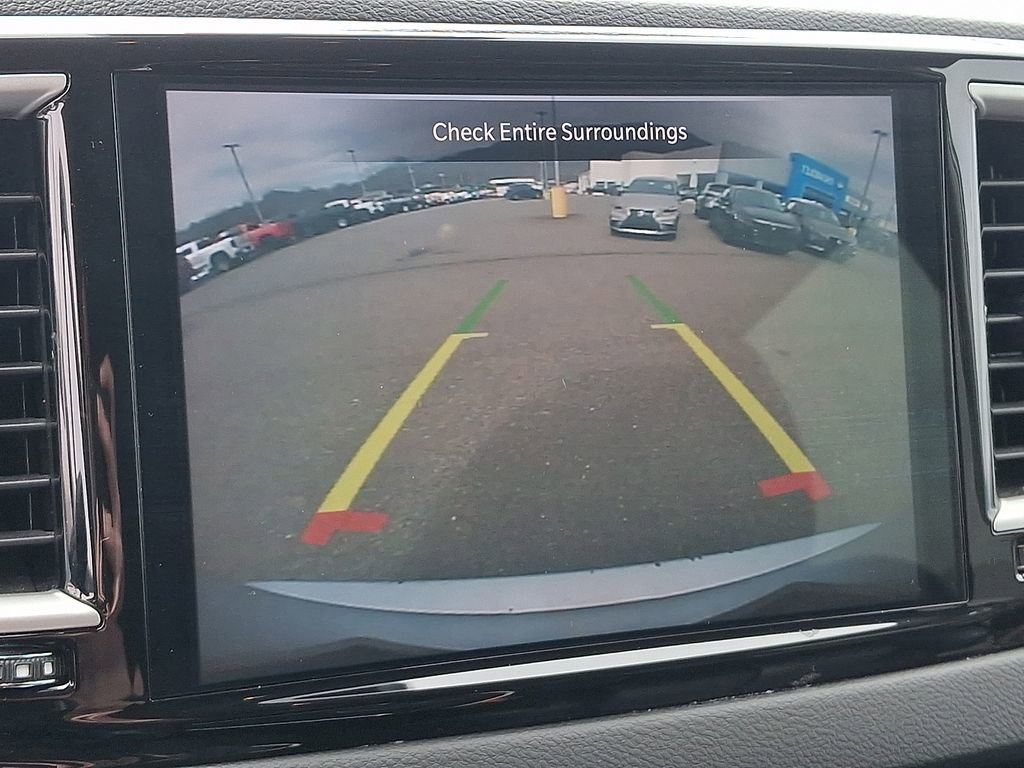 Used 2024 Chrysler Pacifica Touring-L FWD image 18