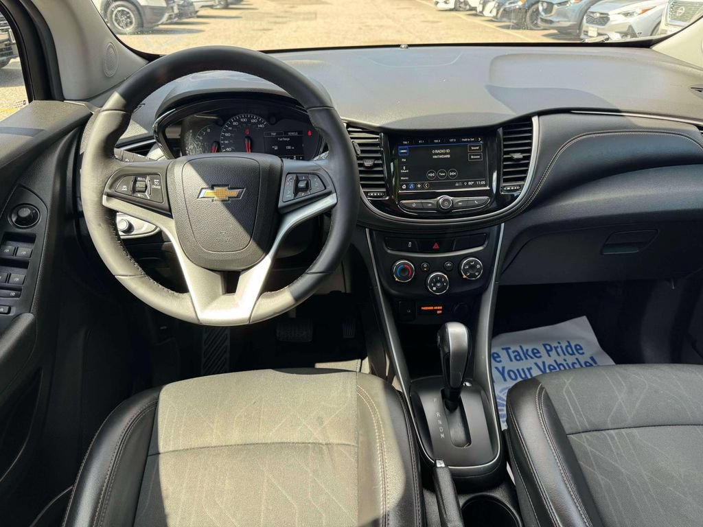 Used 2018 Chevrolet Trax LT w/ Redline Edition AWD/4WD image 18