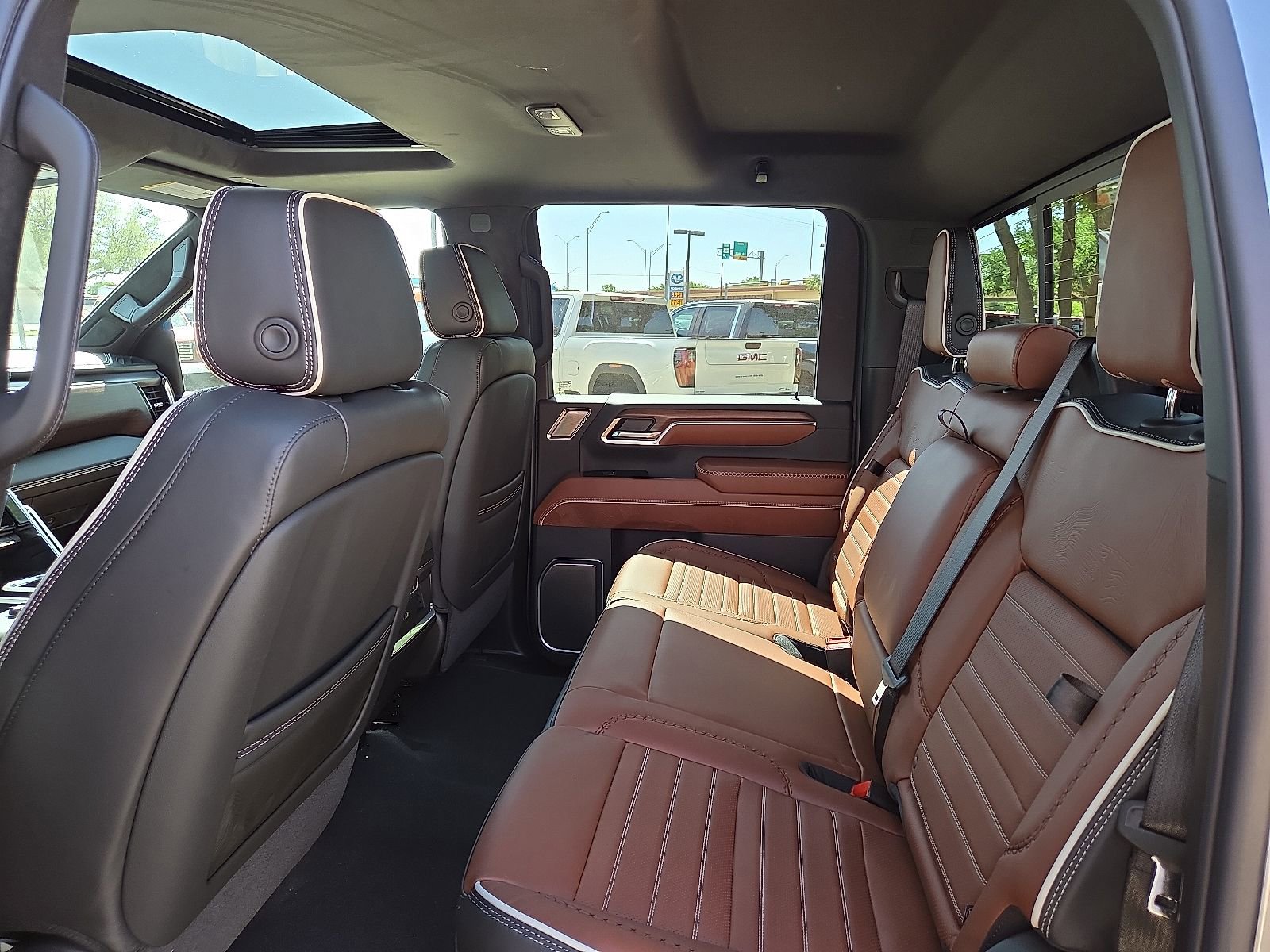 New 2026 GMC Sierra 2500 Denali Ultimate w/ LPO, Black Badging Package AWD/4WD image 9