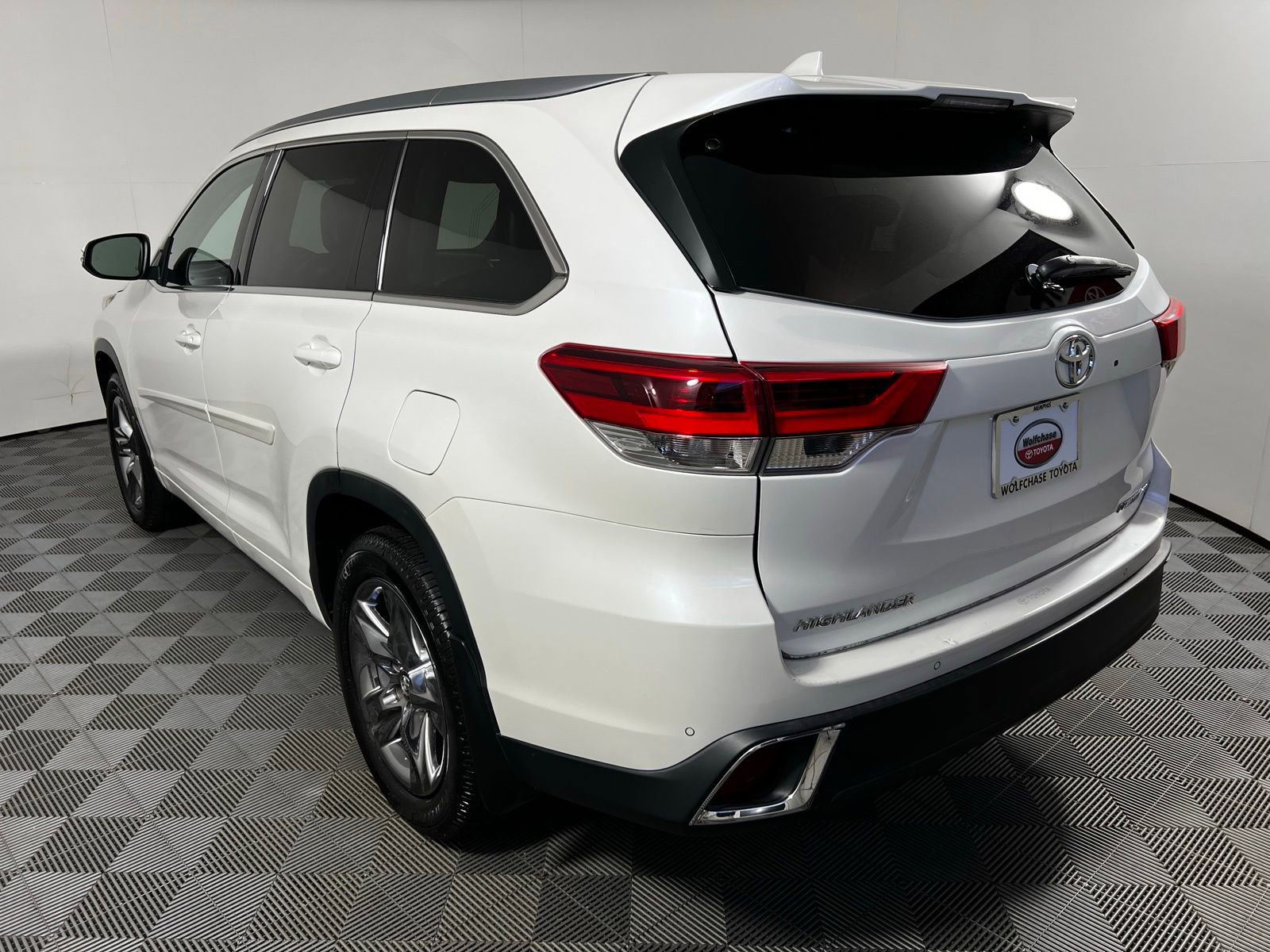 Used 2018 Toyota Highlander Limited Platinum image 7