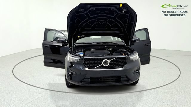 Used 2024 Volvo XC40 B5 Plus w/ Protection Package Premier AWD/4WD image 12