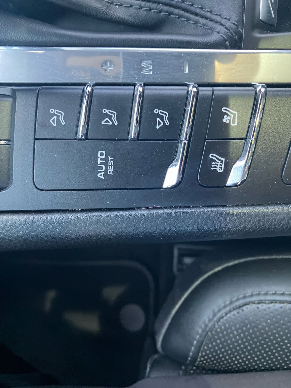 Used 2018 Porsche Macan S w/ Premium Package Plus AWD/4WD image 34