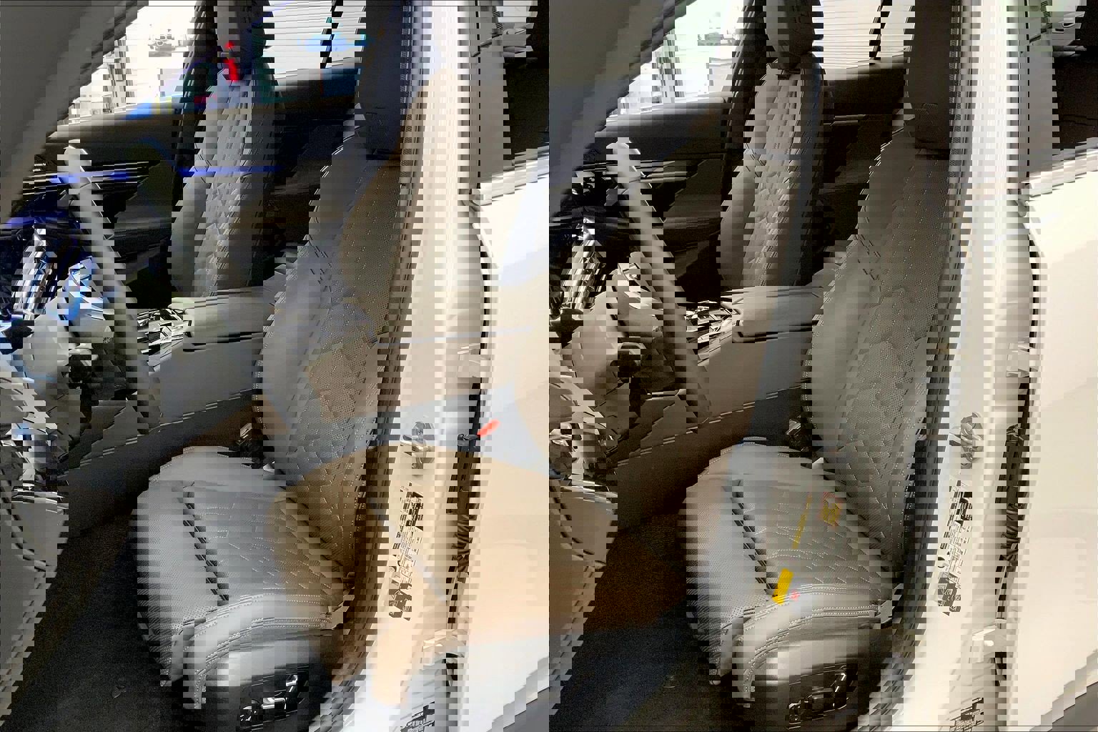 Used 2025 BMW i5 xDrive40 w/ Premium Package image 5