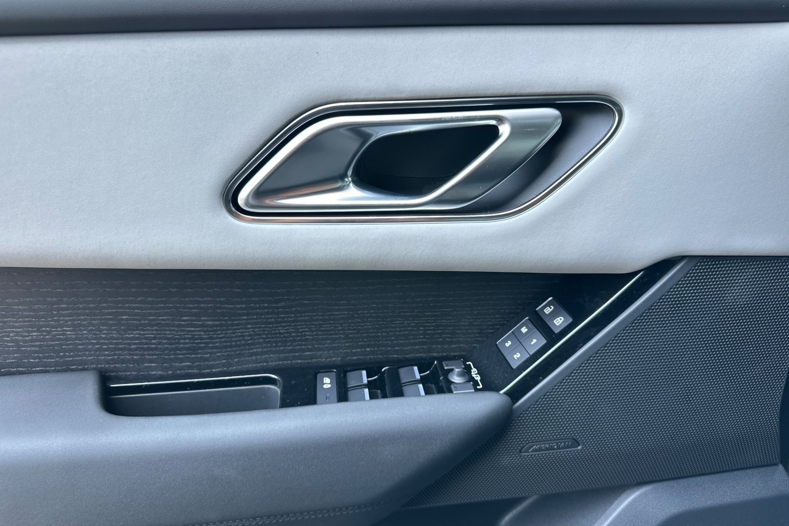 New 2026 Land Rover Range Rover Velar Dynamic SE image 10