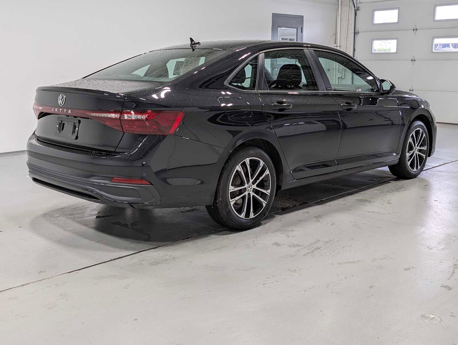 Used 2025 Volkswagen Jetta Sport image 8