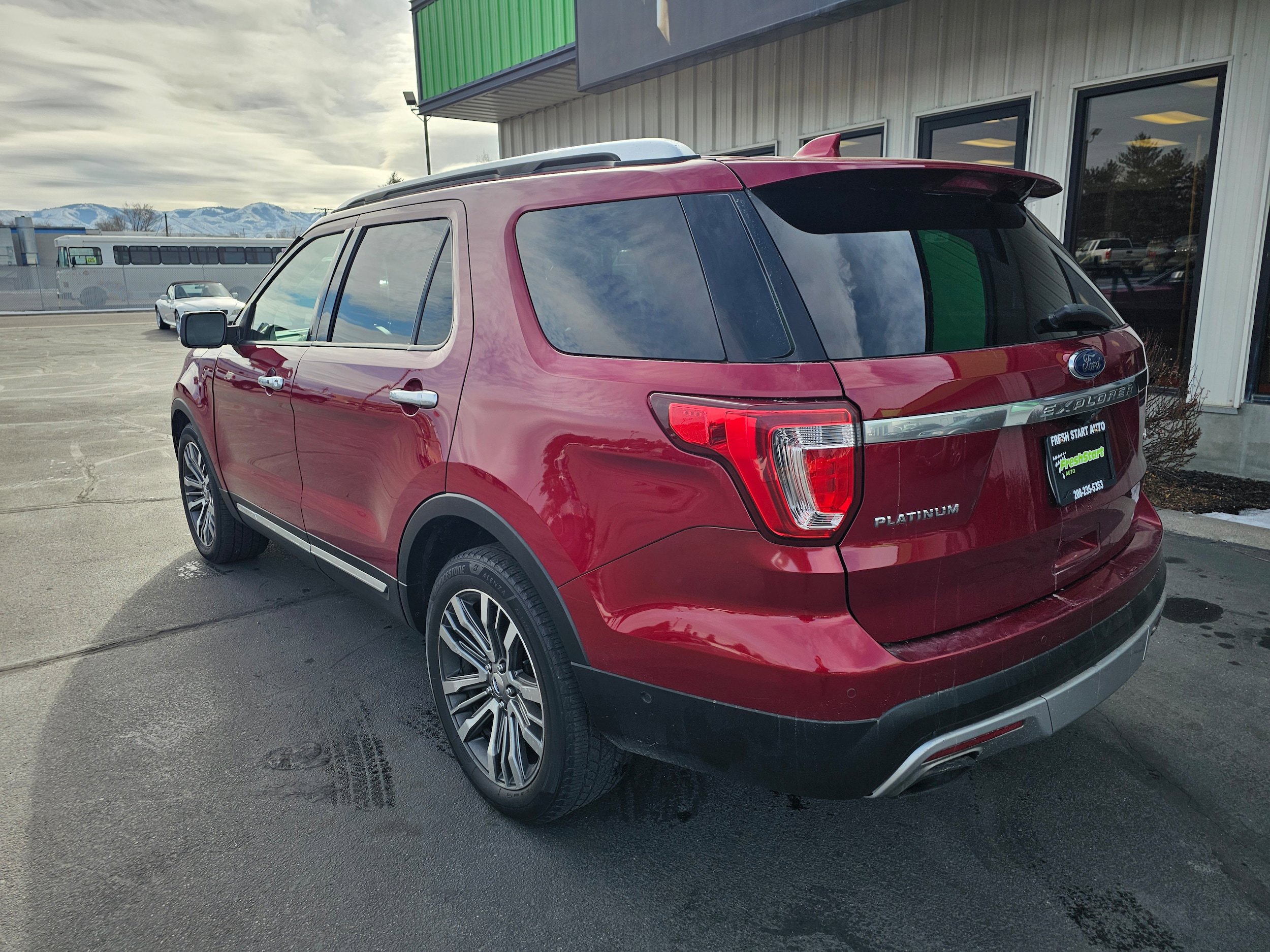 Used 2017 Ford Explorer Platinum AWD/4WD image 5