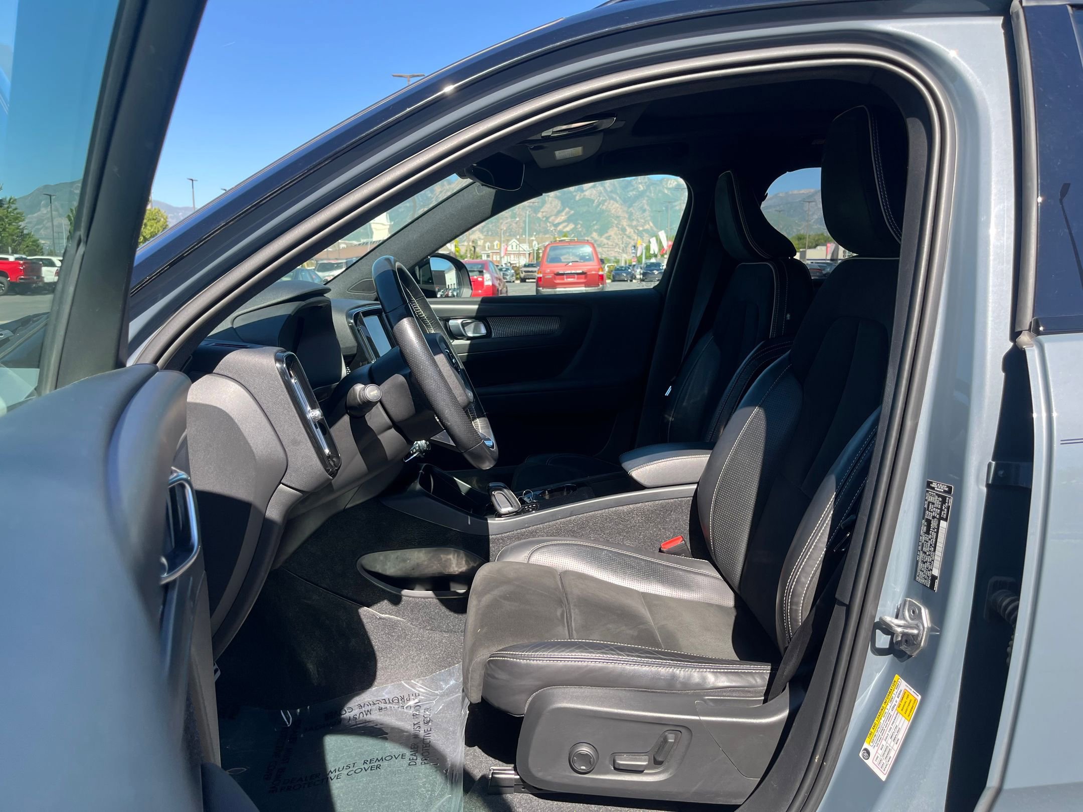 Used 2021 Volvo XC40 P8 Recharge w/ Advanced Package AWD/4WD image 12