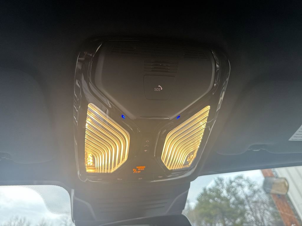 Used 2023 BMW X7 M60i image 19