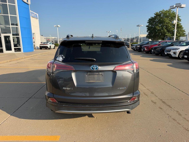 Used 2018 Toyota RAV4 LE AWD/4WD image 3