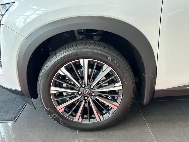 New 2026 Nissan Pathfinder Platinum AWD/4WD image 12