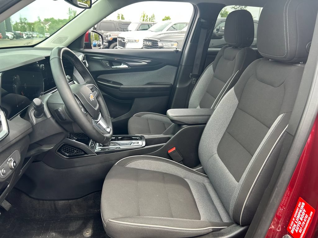 Used 2024 Chevrolet TrailBlazer LT w/ Convenience Package AWD/4WD image 23