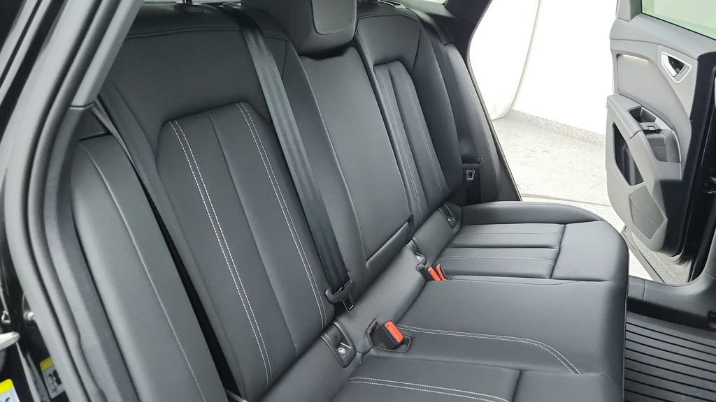 Used 2024 Audi Q4 e-tron Premium w/ Convenience Package image 35