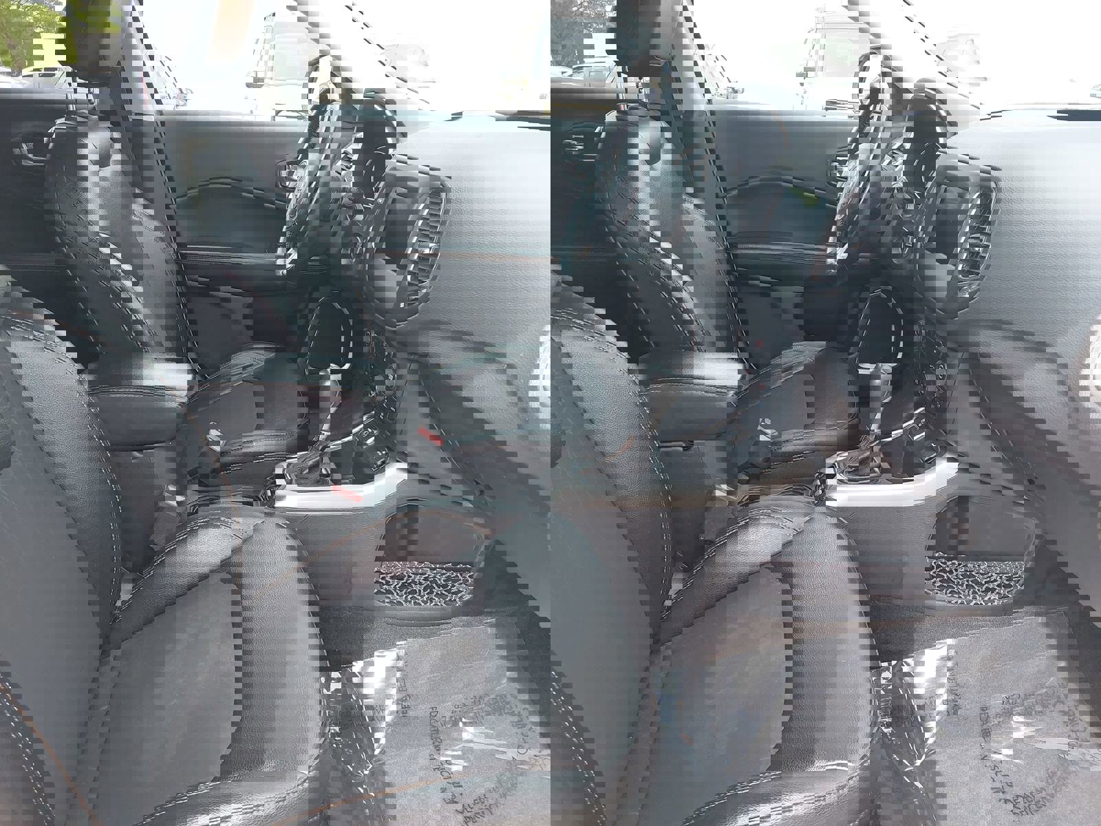 Used 2017 Jeep Compass Latitude w/ Popular Equipment Group image 10