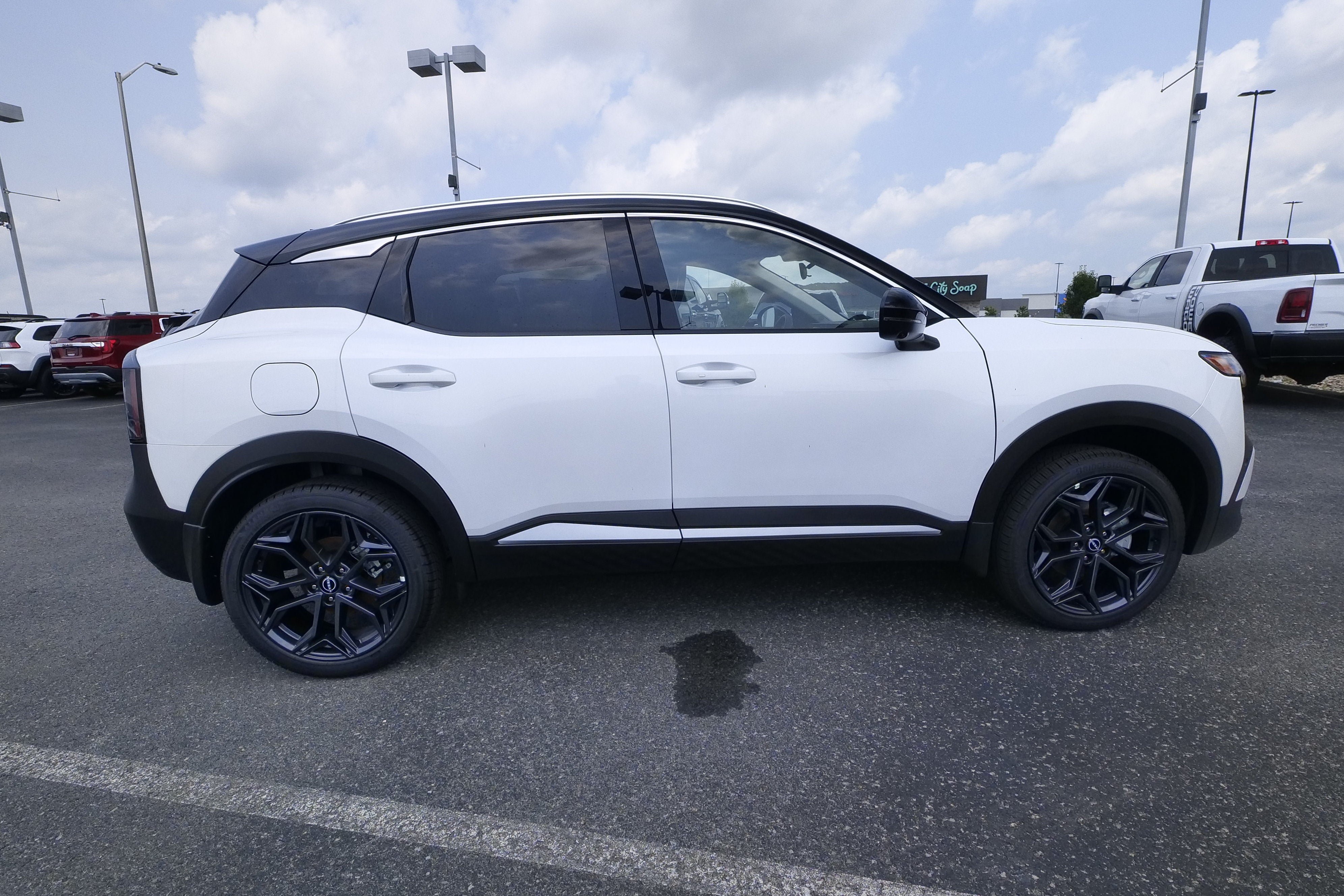 New 2026 Nissan Kicks SR w/ SR Premium Package AWD/4WD image 5