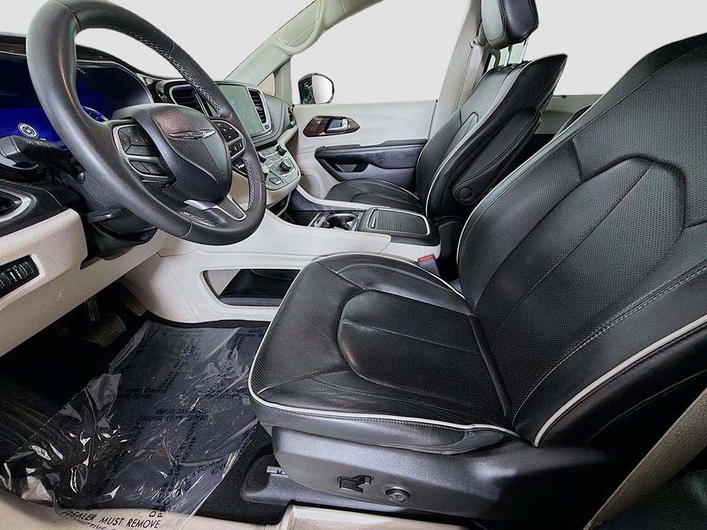 Used 2023 Chrysler Pacifica Limited w/ Uconnect Theater Family Group FWD image 27