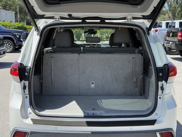 Used 2018 Toyota Highlander Limited FWD image 11