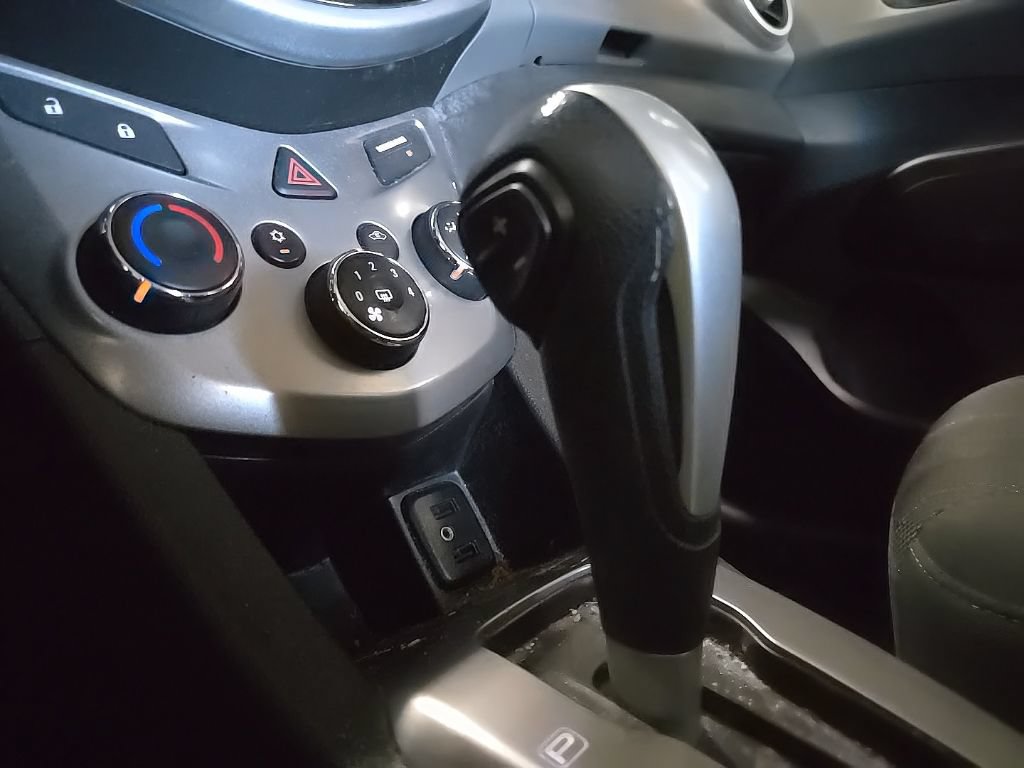 Used 2018 Chevrolet Sonic LT FWD image 27