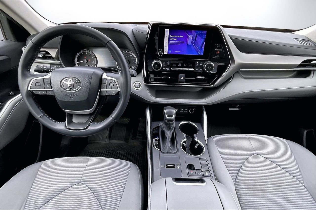 Used 2023 Toyota Highlander LE image 16
