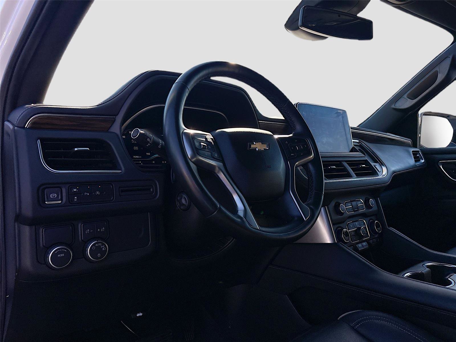 Used 2023 Chevrolet Suburban Premier image 10