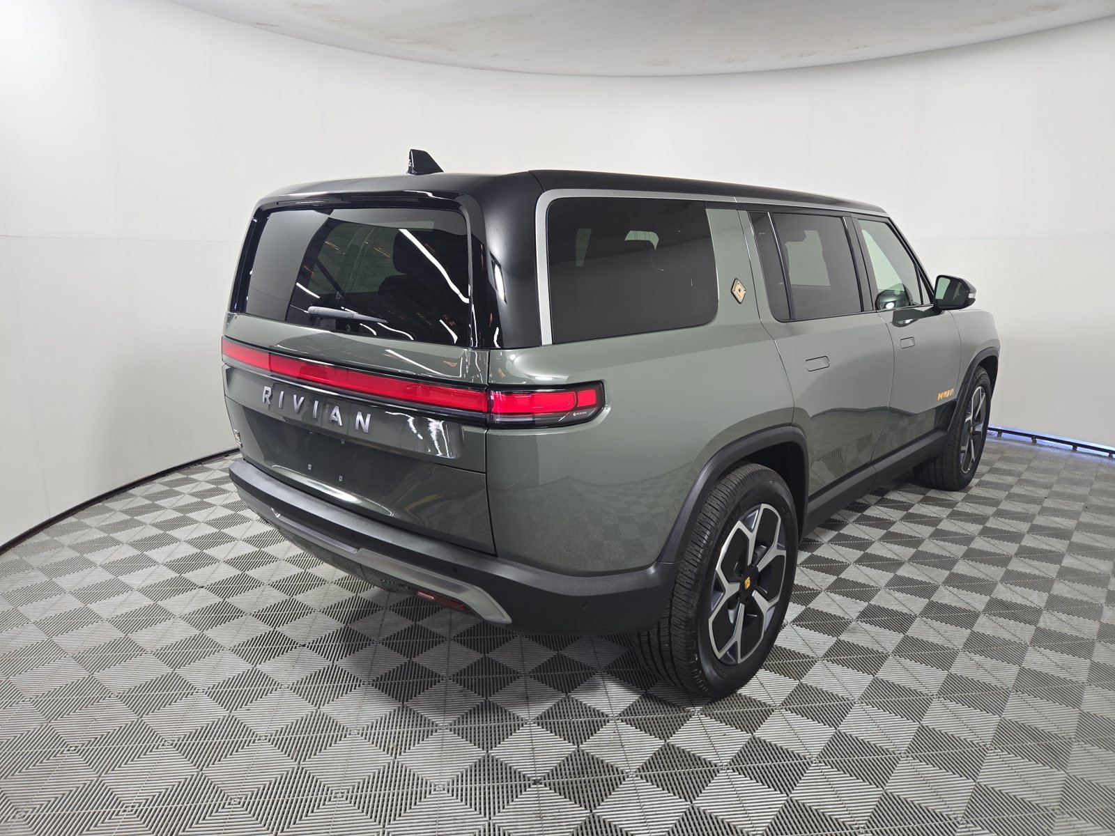Used 2022 Rivian R1S Launch Edition Quad AWD/4WD image 5