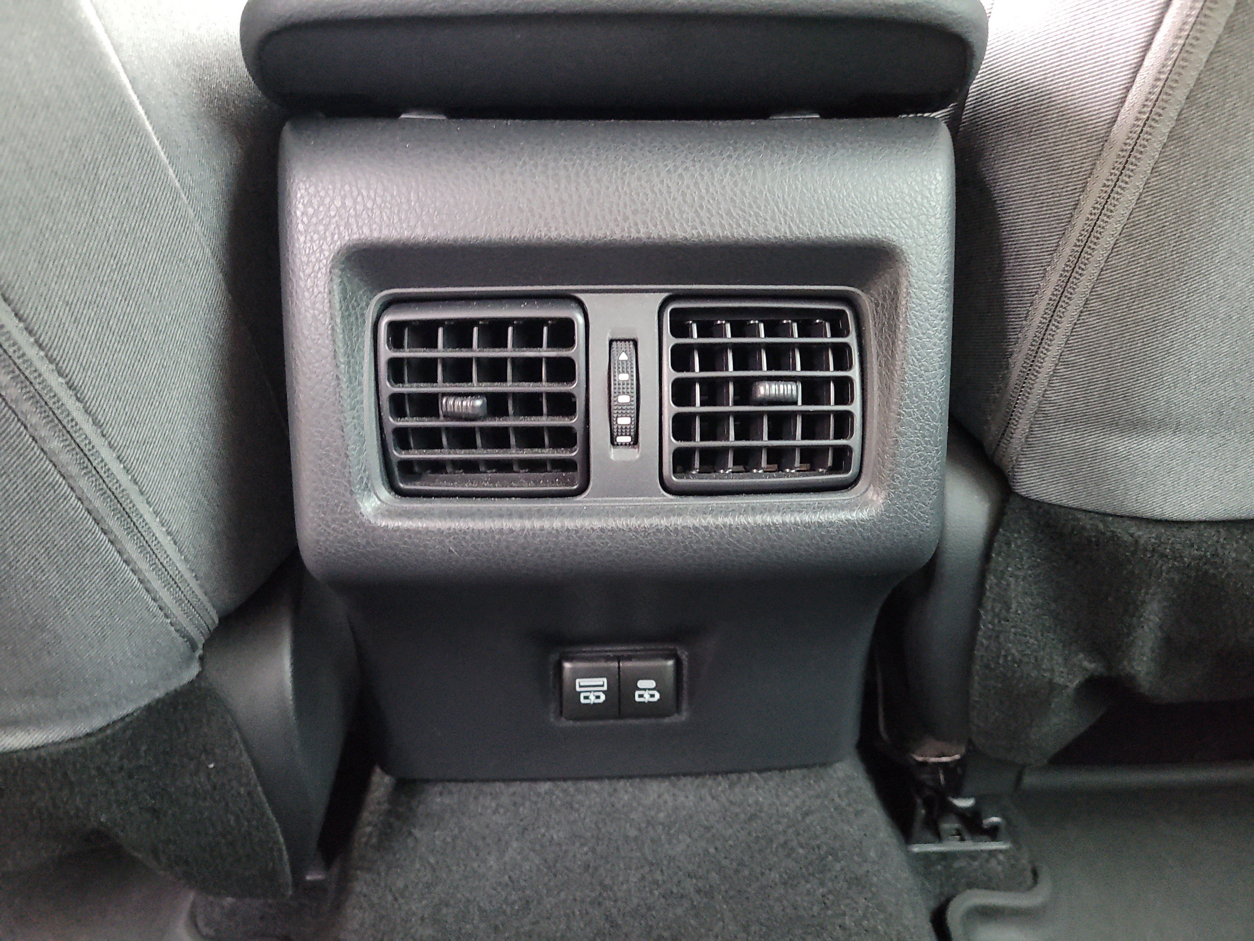 Used 2025 Toyota Camry LE image 15