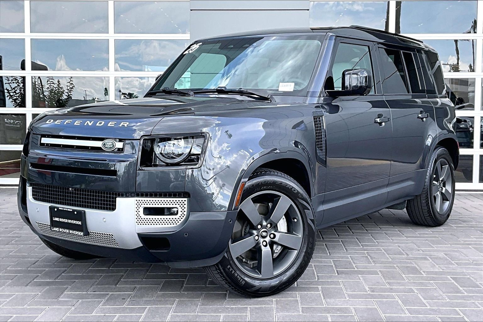 Used 2025 Land Rover Defender 110 S image 1