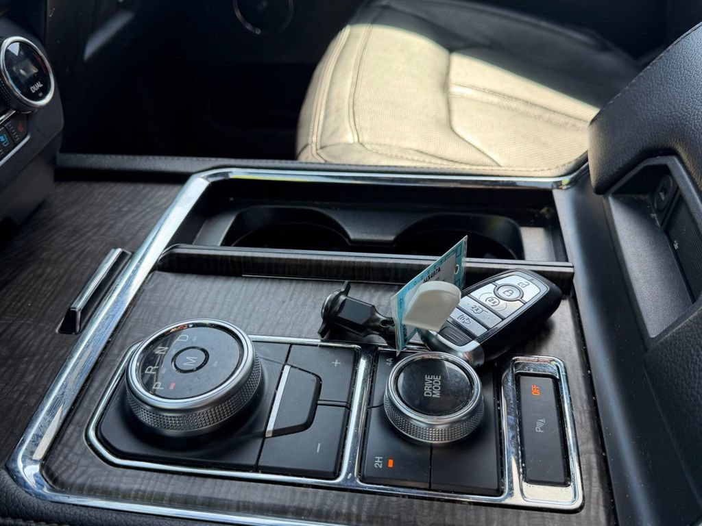 Used 2019 Ford Expedition Limited w/ Equipment Group 301A AWD/4WD image 26