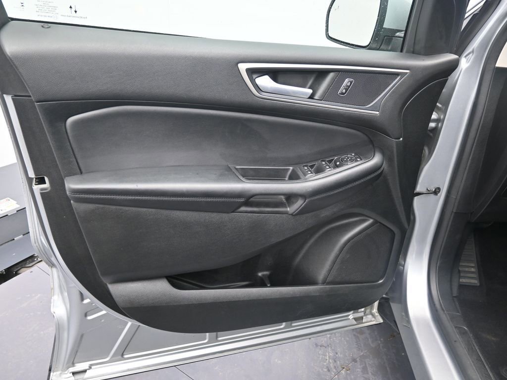 Used 2022 Ford Edge SEL w/ Convenience Package image 9