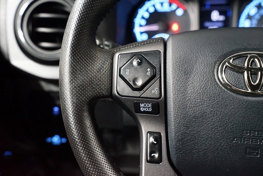 Used 2020 Toyota Tacoma TRD Off-Road w/ Technology Package image 15