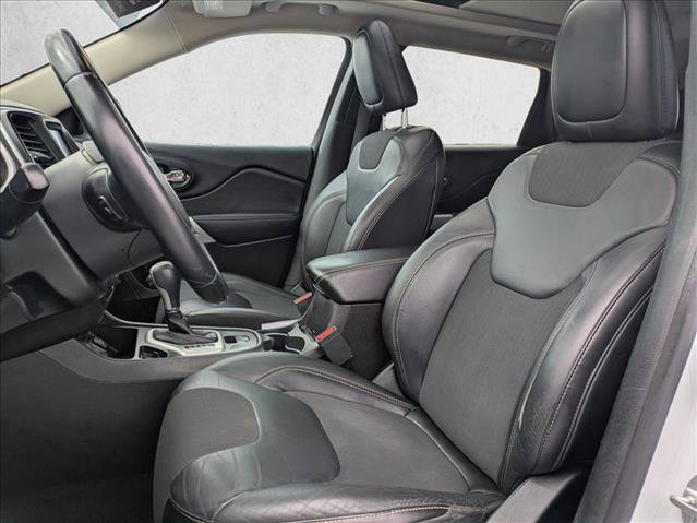 Used 2018 Jeep Cherokee Latitude Plus w/ Comfort/Convenience Group image 16