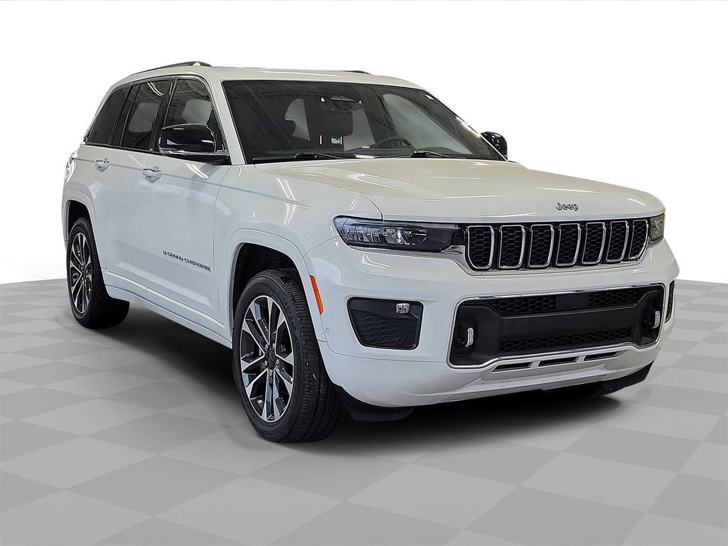 Used 2023 Jeep Grand Cherokee Overland image 3