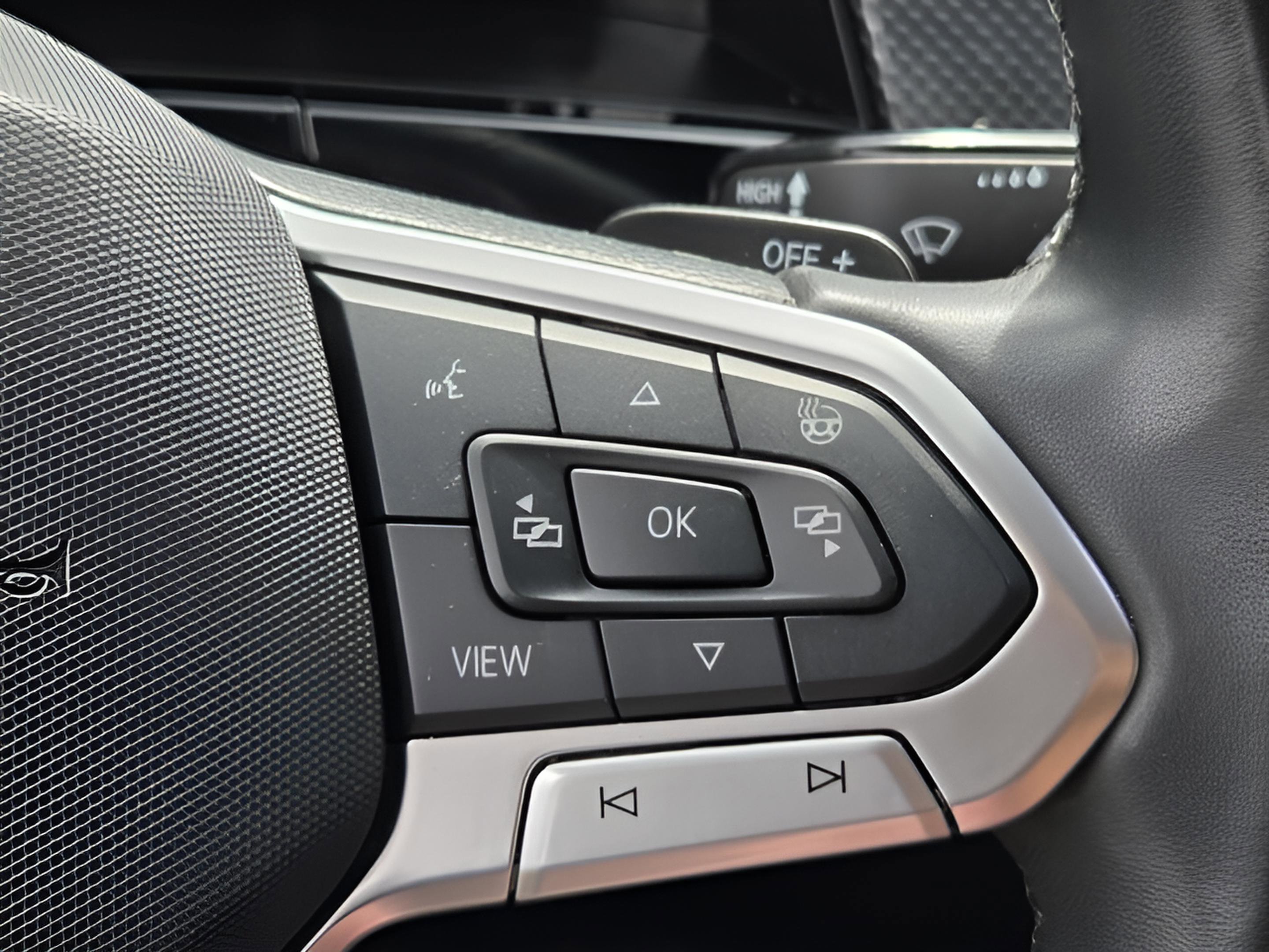 Certified 2025 Volkswagen Atlas Cross Sport SEL Premium R-Line image 24