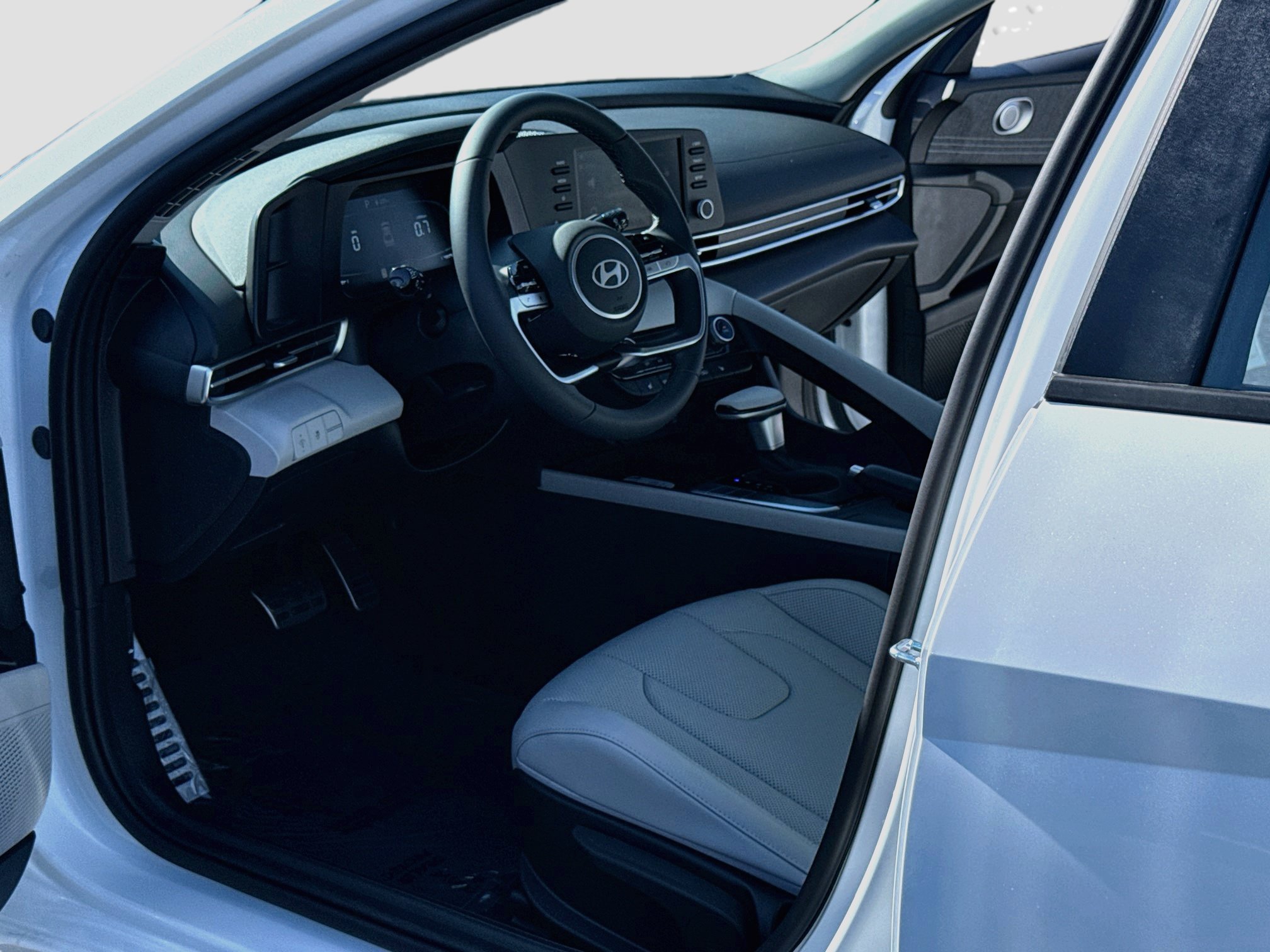 New 2026 Hyundai Elantra SEL Sport FWD image 4